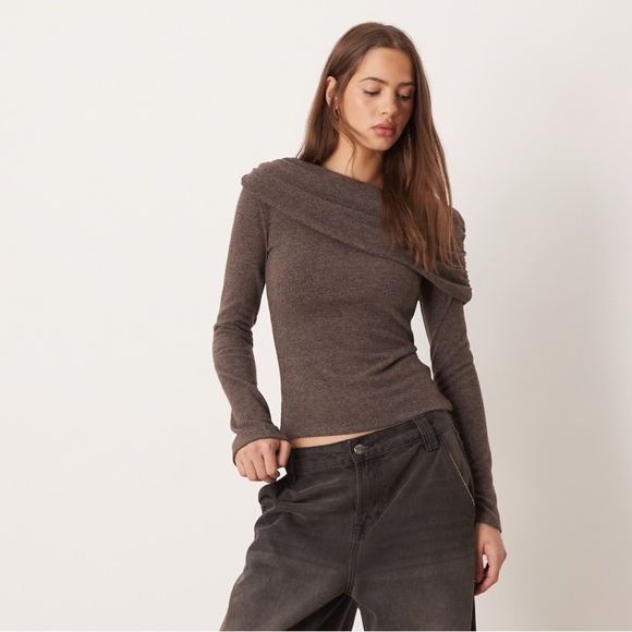 Gina Tricot long sleeve one shoulder draped top in heathered brown - Picture 2 of 3